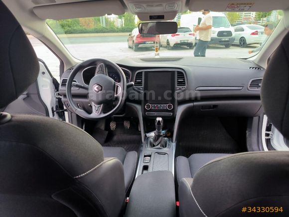 Sahibiden Temiz Servis Bakımlı Garantili 24 bin km Megane