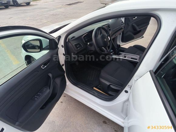 Sahibiden Temiz Servis Bakımlı Garantili 24 bin km Megane