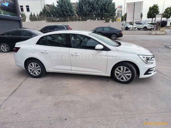 Sahibiden Temiz Servis Bakımlı Garantili 24 bin km Megane