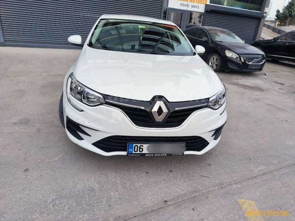 Sahibiden Temiz Servis Bakımlı Garantili 24 bin km Megane