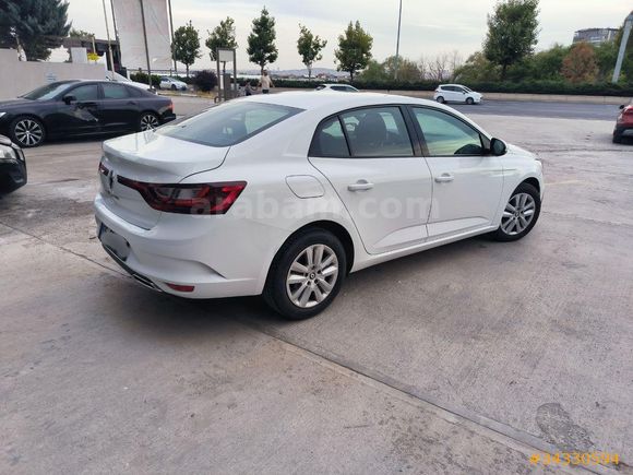 Sahibiden Temiz Servis Bakımlı Garantili 24 bin km Megane