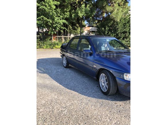 Acil satılık Ford Escort 1.8 Ghia 