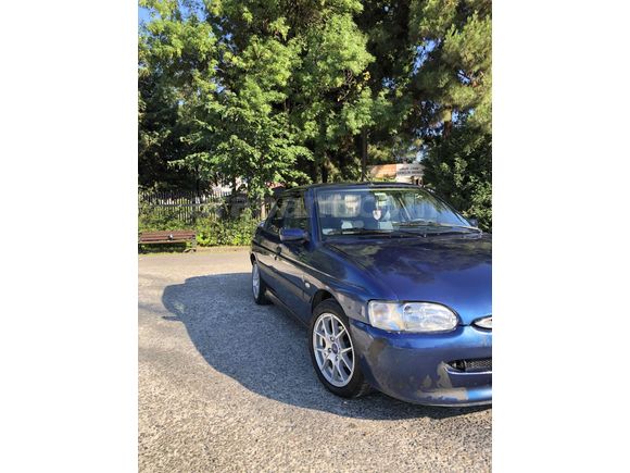 Acil satılık Ford Escort 1.8 Ghia 