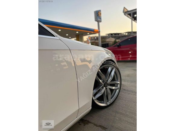 YAĞIZ AUTODAN 2015 A4 joistic 260 bin km ağır hasar kayıtlı