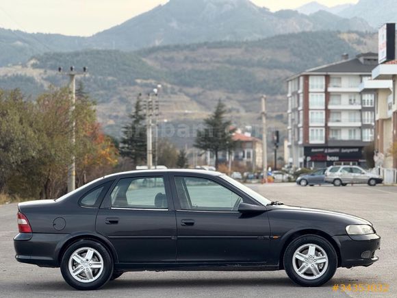 DEĞİŞENSİZ Opel Vectra 2.0 CD 1996