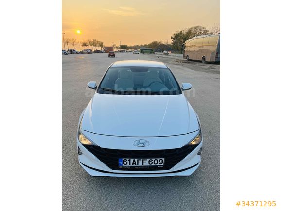 Sahibinden Hyundai Elantra 1.6 MPI Style Comfort 2022 Model  54.000 km Beyaz