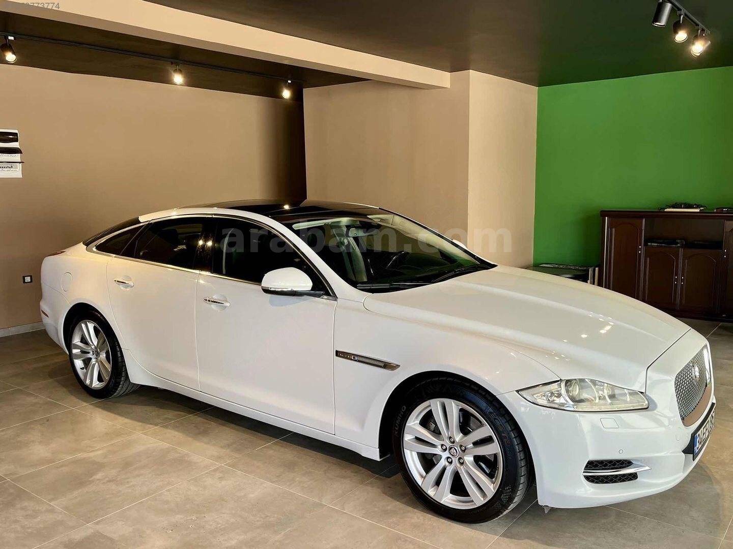Galeriden Jaguar XJ 3.0 D Portfolio 2011 Model Mersin 146.000 km Beyaz 2