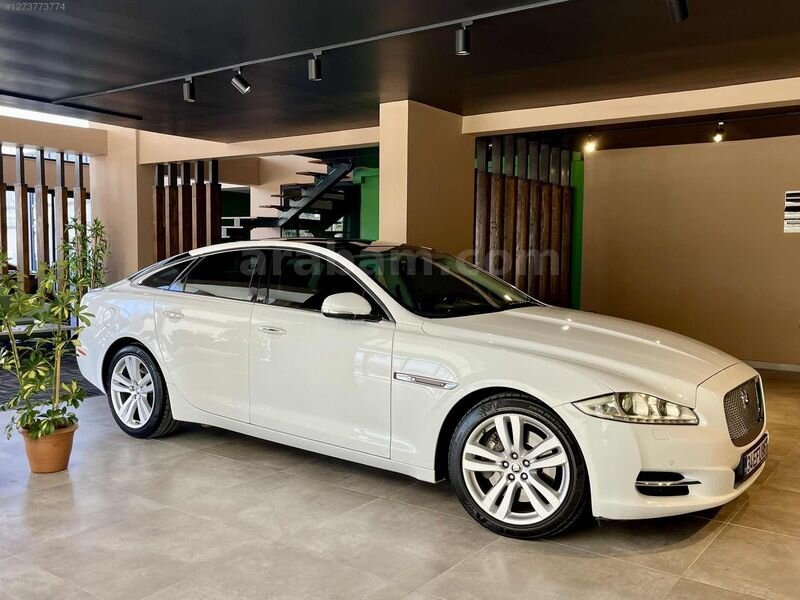 Galeriden Jaguar XJ 3.0 D Portfolio 2011 Model Mersin 146.000 km Beyaz