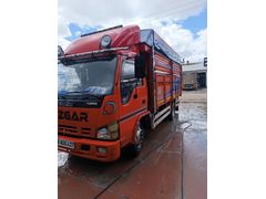 Sahibinden Isuzu NPR 229 bin km de etiketleri üzerinde
