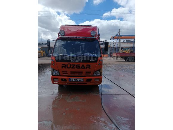 Sahibinden Isuzu NPR 229 bin km de etiketleri üzerinde