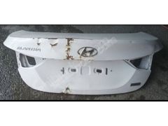 Hyundai Elantra bagaj kapağı