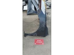 Toyota Corolla sol ön çamurluk