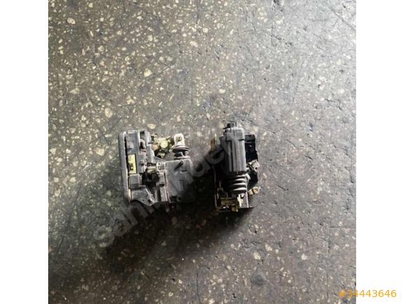 Renault Kangoo sağ sol ön kapı kilidi çıkma orijinal