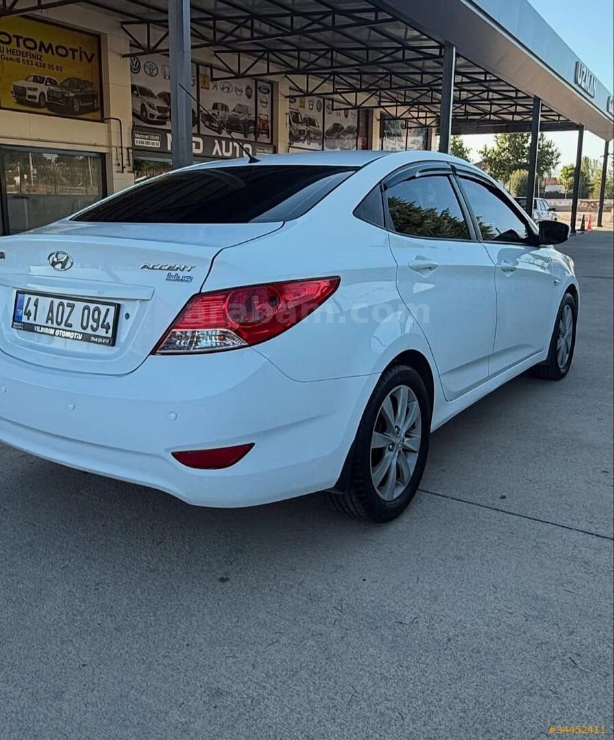 Sahibinden Hyundai Accent Blue 1.4 CVVT Mode Plus 2012 Model Samsun 190.000 km Beyaz 4