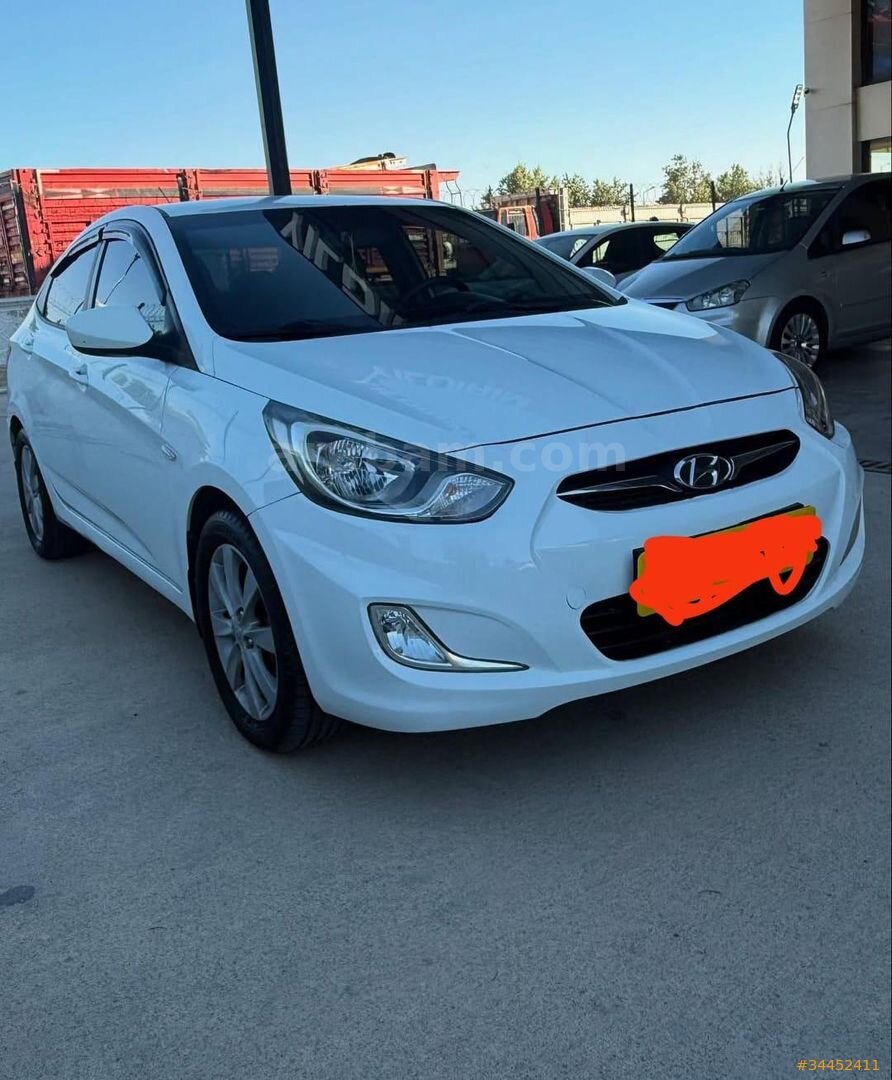 Sahibinden Hyundai Accent Blue 1.4 CVVT Mode Plus 2012 Model Samsun 190.000 km Beyaz 3
