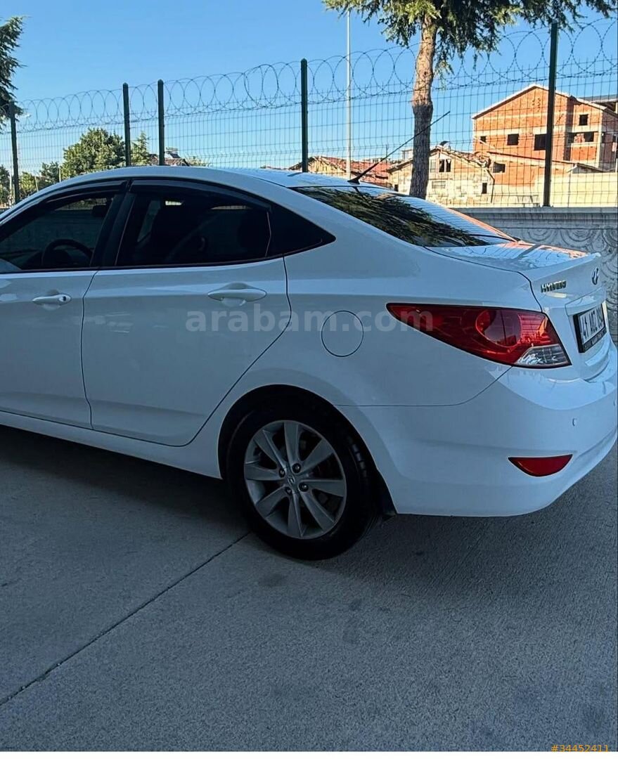Sahibinden Hyundai Accent Blue 1.4 CVVT Mode Plus 2012 Model Samsun 190.000 km Beyaz 5