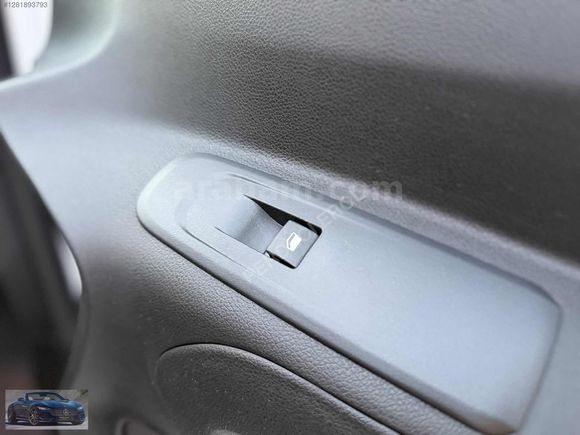 PERDECİ EROL'DAN 2025 OPEL 1.5 ESSENTİAL OTOMATİK 6 BİN KM ORJ