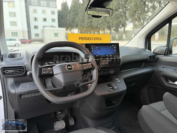PERDECİ EROL'DAN 2025 OPEL 1.5 ESSENTİAL OTOMATİK 6 BİN KM ORJ