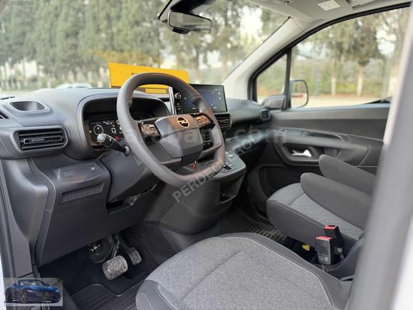 PERDECİ EROL'DAN 2025 OPEL 1.5 ESSENTİAL OTOMATİK 6 BİN KM ORJ