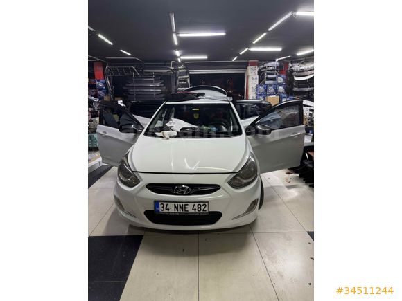 Sahibinden Hyundai Accent Blue 1.6 CRDI Mode Plus 2013 Model 