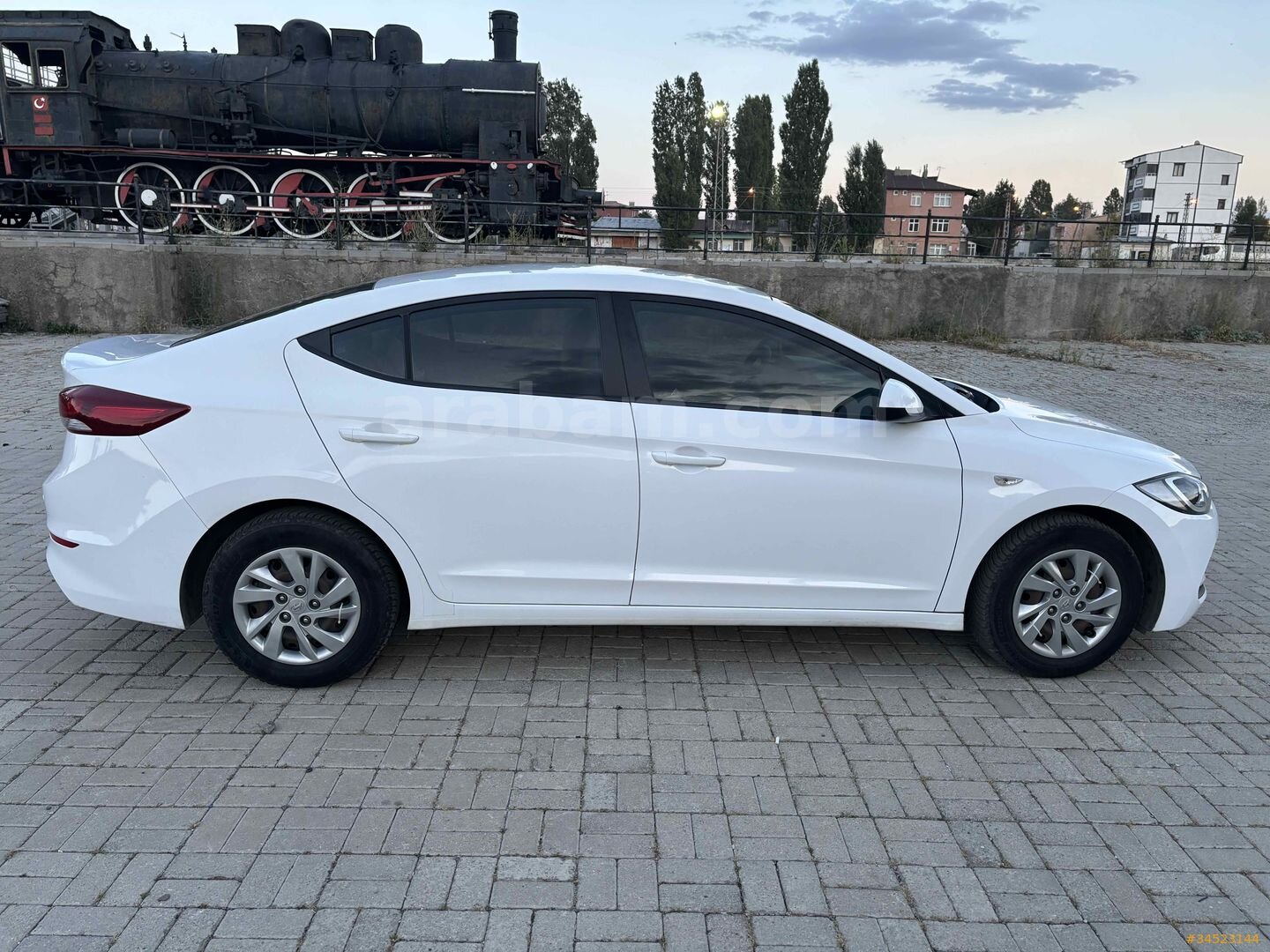 Sahibinden Hyundai Elantra 1.6 D-CVVT Style 2017 Model Kars 67.000 km Beyaz 5