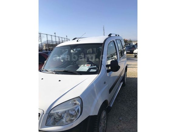 Fiat Doblo Combi 1.3 Multijet 2011 uzaktan kumanda merkezi kilit  bakımları zamanında araç aktif günlük olarak kullanılmakta motor yürüyen sorunsuz   