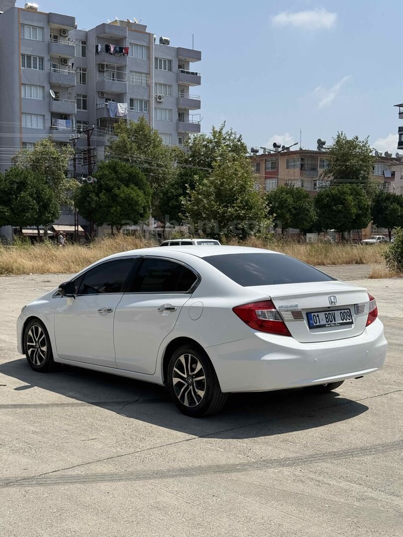 Sahibinden Honda Civic 1.6i VTEC Eco Elegance 2015 Model Adana 187.000 km Beyaz 6
