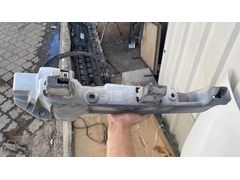 Renault kango sol ön çamurluk braketi