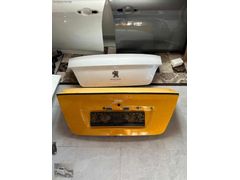 Toyota Corolla bagaj kapağı
