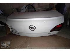 Opel Astra j bagaj kapağı