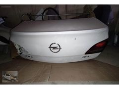 astra j bagaj kapağı