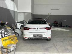 Megane 4 bagaj kapağı orijinal hatasız