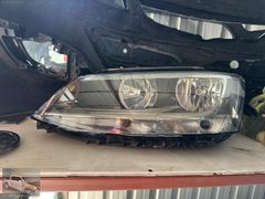 Jetta sol far orijinal ufak hasarlı