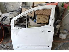 Courrier courier kuryer sol ön kapı ufak hasarlı