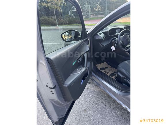 Sahibinden Peugeot 2008 1.2 PureTech allure 2023 Model İzmir 31.500 km Gri (Gümüş)