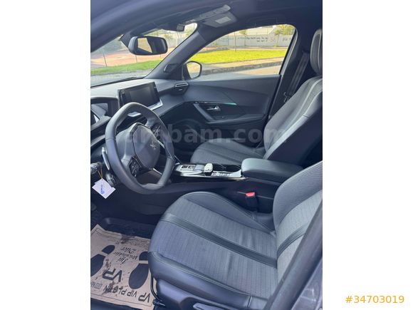Sahibinden Peugeot 2008 1.2 PureTech allure 2023 Model İzmir 31.500 km Gri (Gümüş)