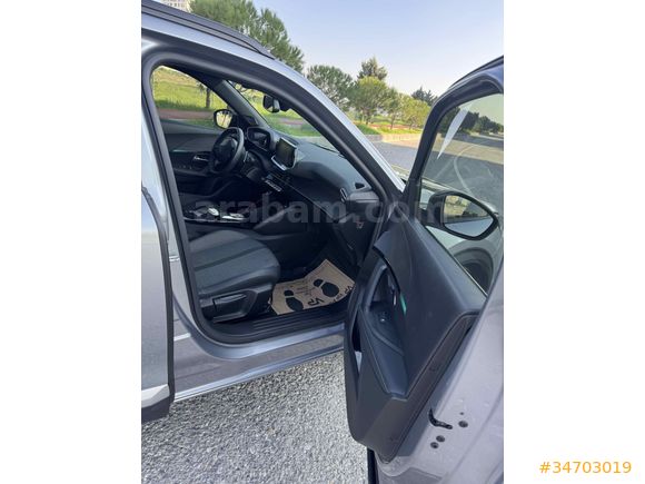 Sahibinden Peugeot 2008 1.2 PureTech allure 2023 Model İzmir 31.500 km Gri (Gümüş)
