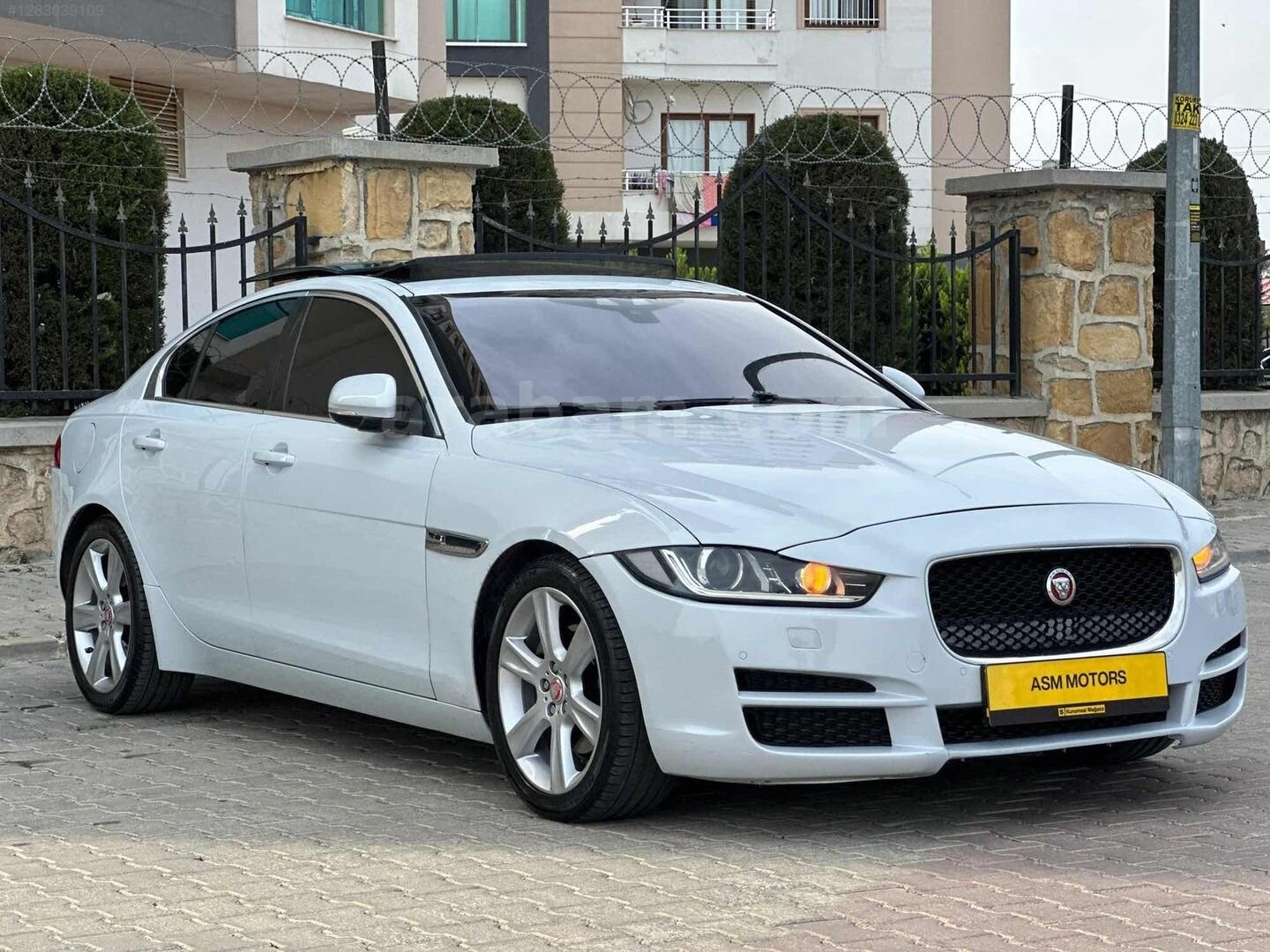 Galeriden Jaguar XE 2.0 Prestige 2016 Model Mersin 200.000 km Beyaz 4