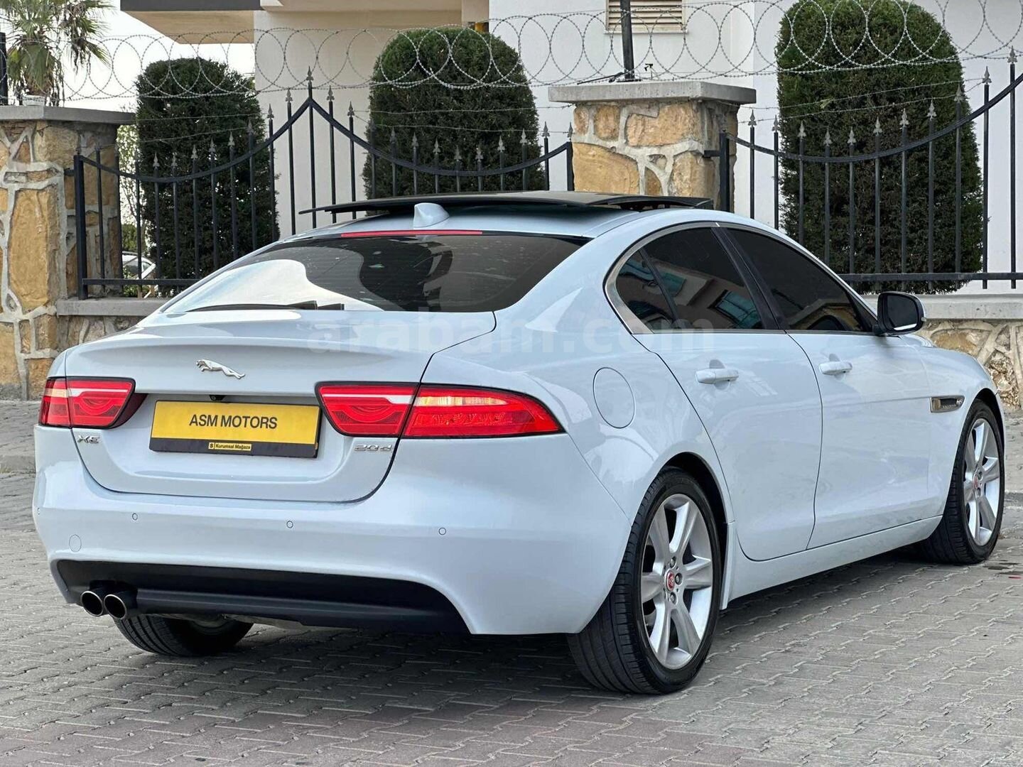 Galeriden Jaguar XE 2.0 Prestige 2016 Model Mersin 200.000 km Beyaz 5