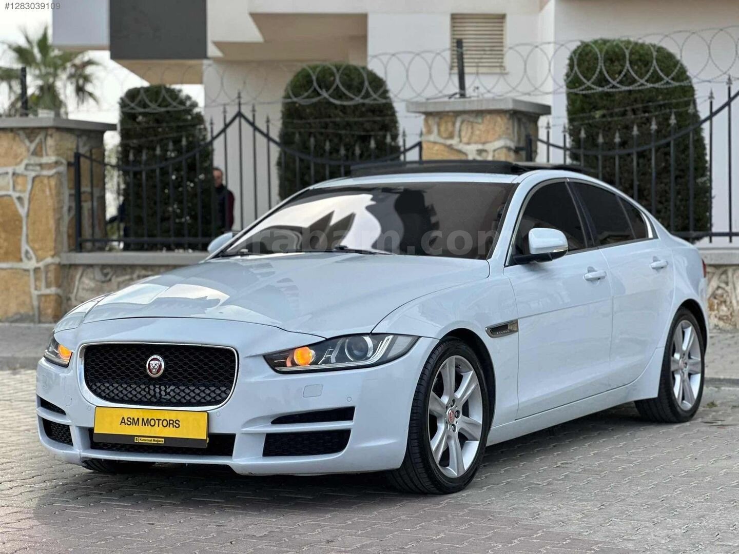 Galeriden Jaguar XE 2.0 Prestige 2016 Model Mersin 200.000 km Beyaz 3