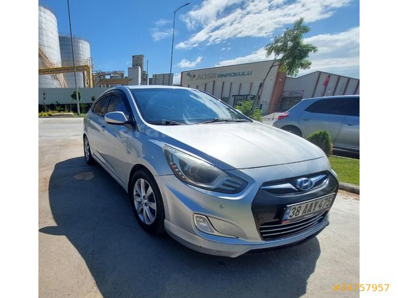Sahibinden Hyundai Accent Blue 1.6 CRDI Mode Plus 2013 Model