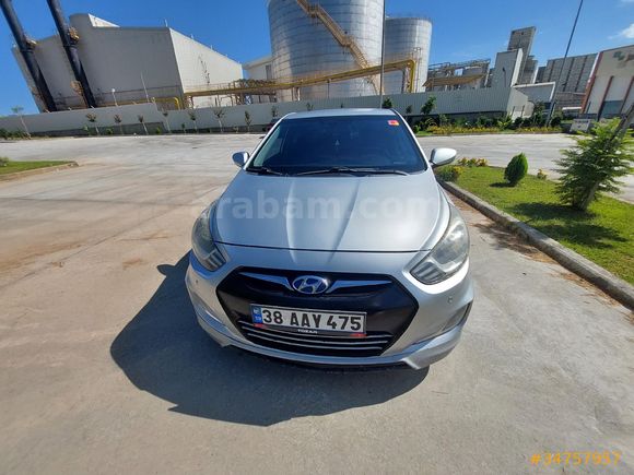 Sahibinden Hyundai Accent Blue 1.6 CRDI Mode Plus 2013 Model