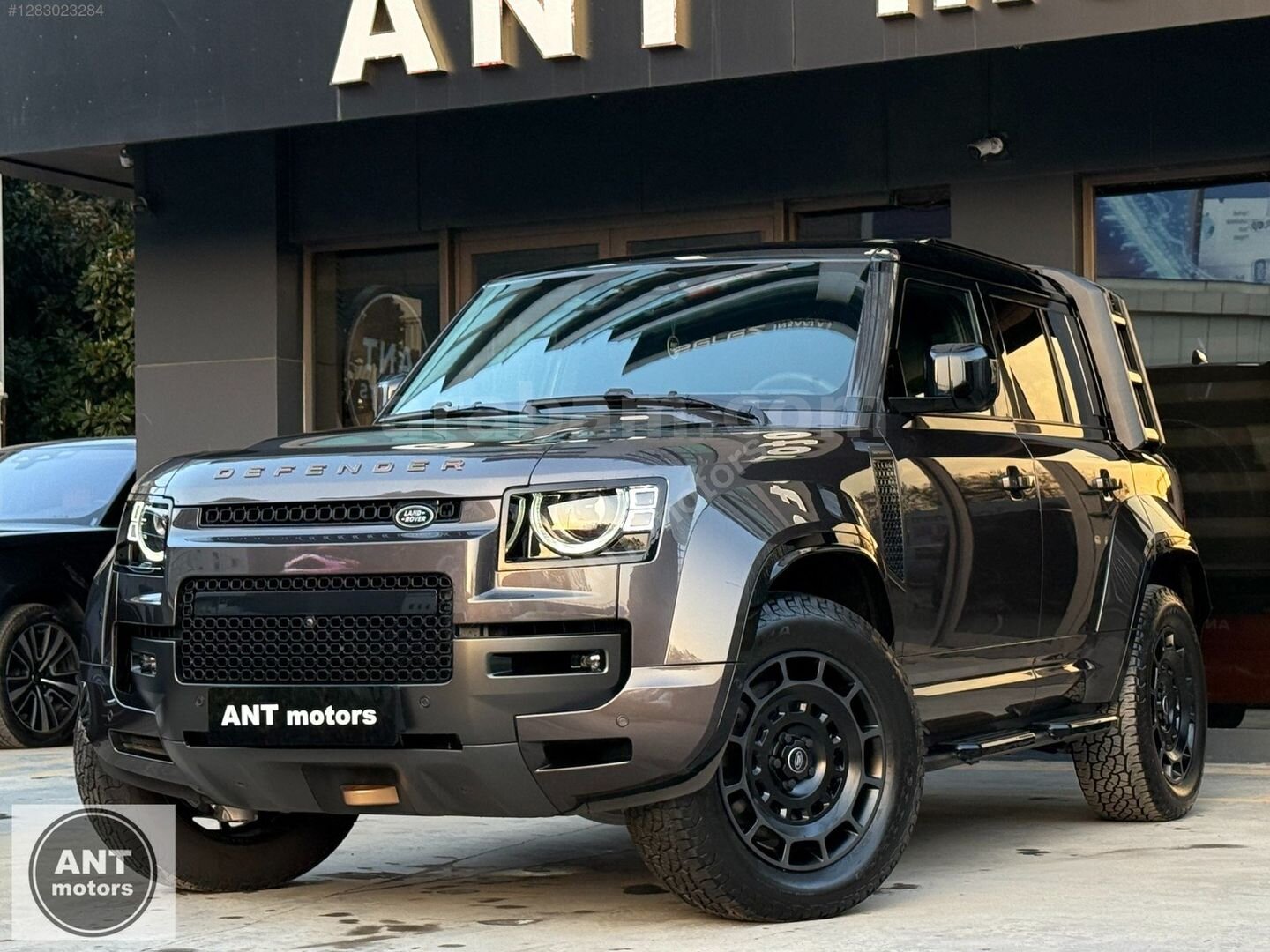 Galeriden Land Rover Defender 110 2.0 75TH Edition 2025 Model İstanbul 0 km Gri 4