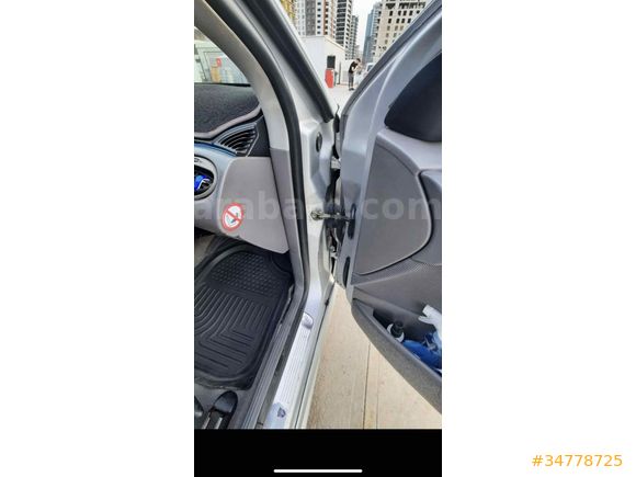 Sahibinden Ford Focus 2.0 Ghia 2000 Model 