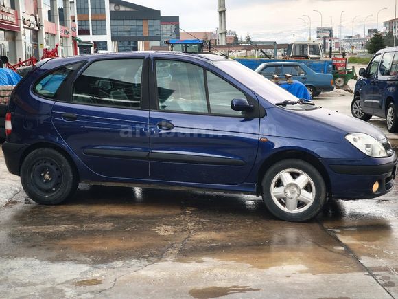 Sahibinden Renault Scenic 1.6 Dynamique 2004 Model