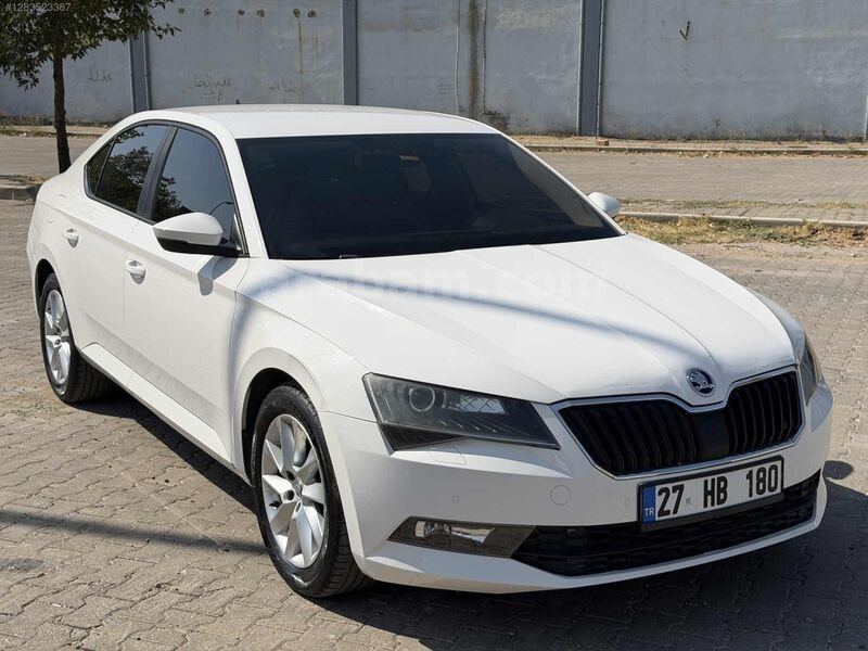 2017 SUPERB 1.6 TDİ 120 HP OTOMATİK İKİ PARÇA BOYA HASAR KAYITLI 1