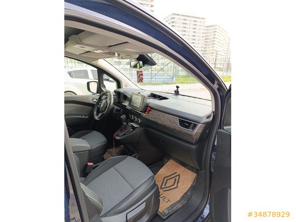 Sahibinden Renault Kangoo Multix 1.3 TCe Iconic 2024 Model