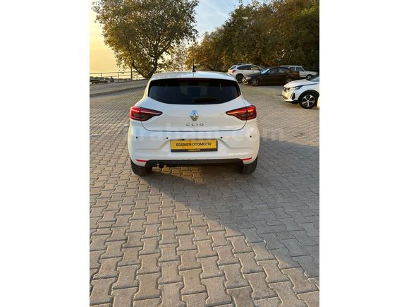 2022 RENAULT CLİO 1.0 TCE JOY OTOMATİK VİTES TESLA EKRAN