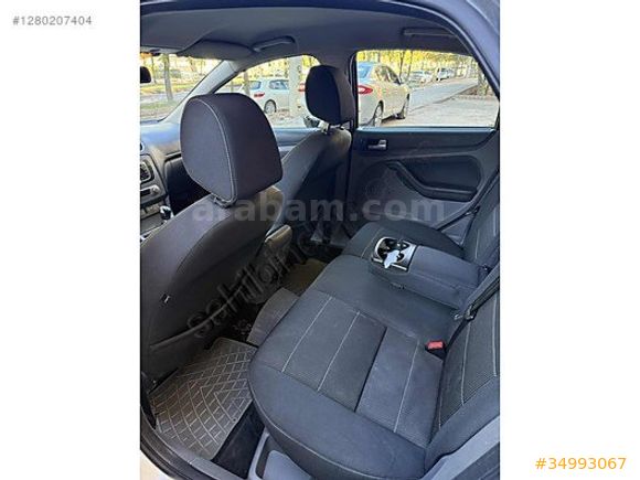 S&M AUTO'DAN 2010 MODEL MANUEL FORD FOCUS