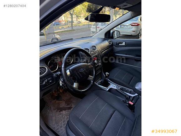 S&M AUTO'DAN 2010 MODEL MANUEL FORD FOCUS